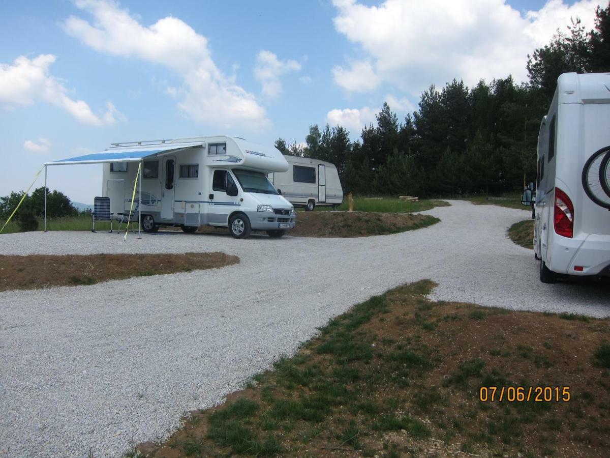 Holiday Home Virida, App Leopold III Ivancna Gorica Екстериор снимка
